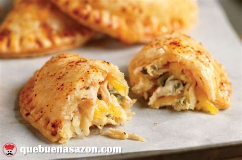 Pastelitos de pollo y arroz en moldes