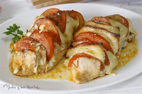 Pechuga de pollo acordeón con tomate y mozzarella