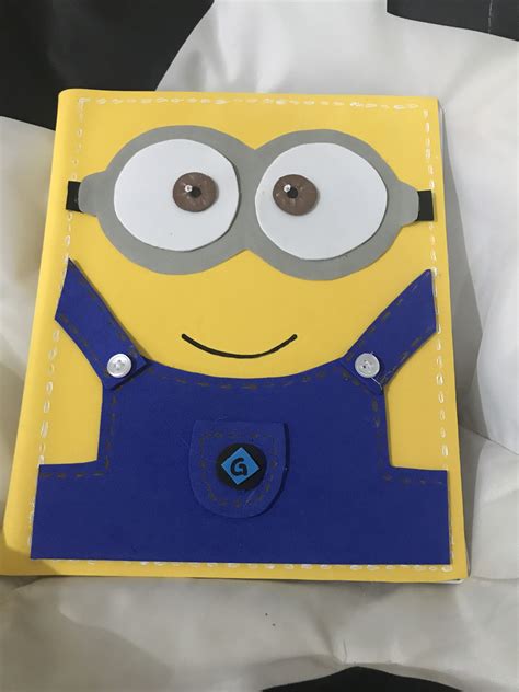 Cuaderno decorado con Minions en goma eva