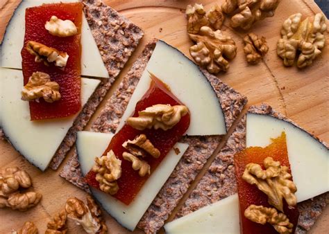 Plato con queso y carne de membrillo