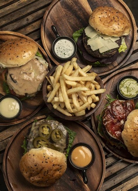 Variedad de hamburguesas gourmet en Papacho's