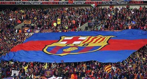 Aficionados del FC Barcelona con banderas independentistas