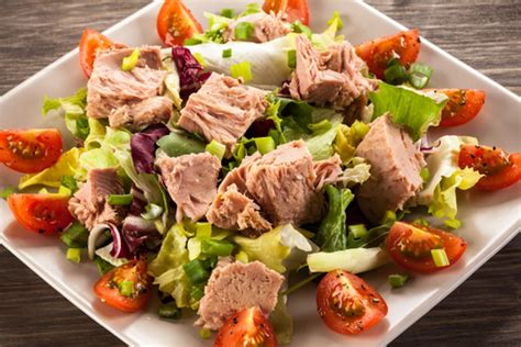 Ingredientes para ensalada de atún y aguacate