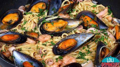 Ingredientes frescos para pasta con mariscos