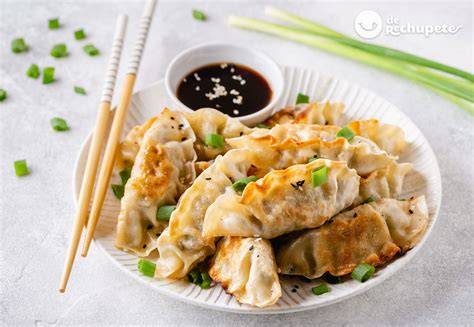 Proceso de doblado de las gyozas