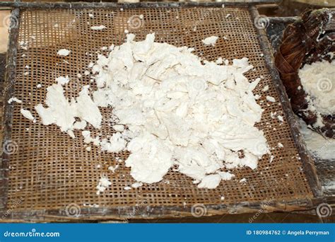Proceso de rallado de yuca
