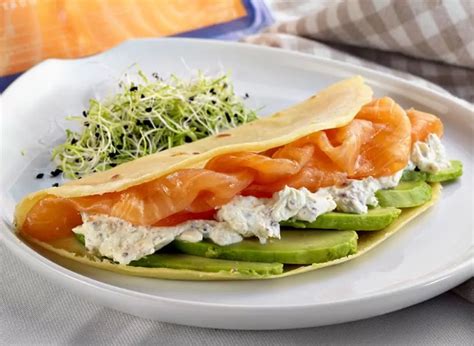 Crepe rellena de salmón ahumado y chalota