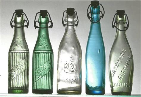 Botellas antiguas de la bebida Marcela