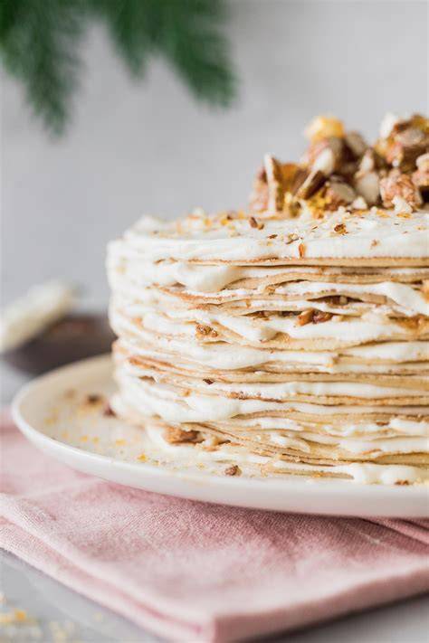 Plato de crepes con crema de almendras