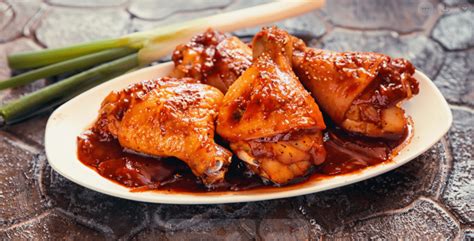 Ingredientes para pollo a la barbacoa: salsa de soja, miel, especias