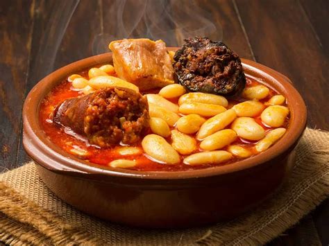 Sopera tradicional para servir fabada