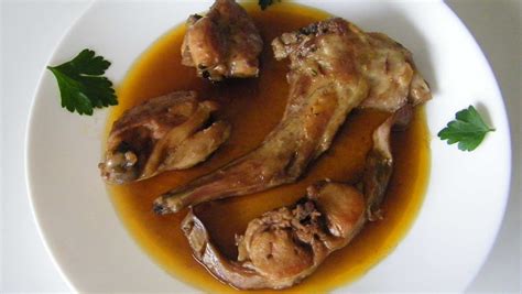 Ingredientes para un conejo guisado