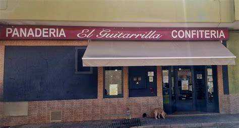 Fachada de la Panadería Confitería El Desquite