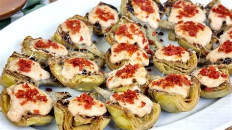 Alcachofas rellenas de pan y queso recién horneadas