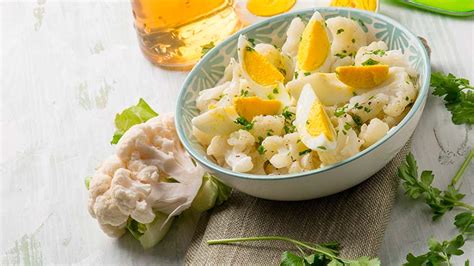 Ensalada de coliflor con huevo y curry