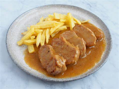 Solomillo al whisky con patatas fritas