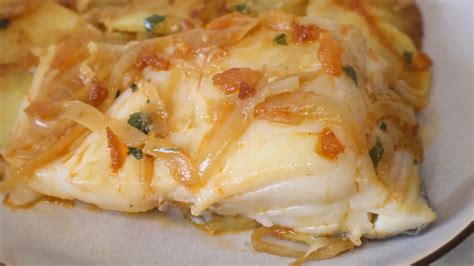 Plato individual de bacalao à la Narcisa con guarnición