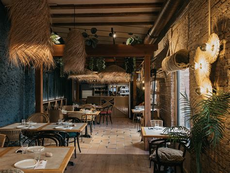 Interior rústico y acogedor del Restaurante El Quijote de Tovar