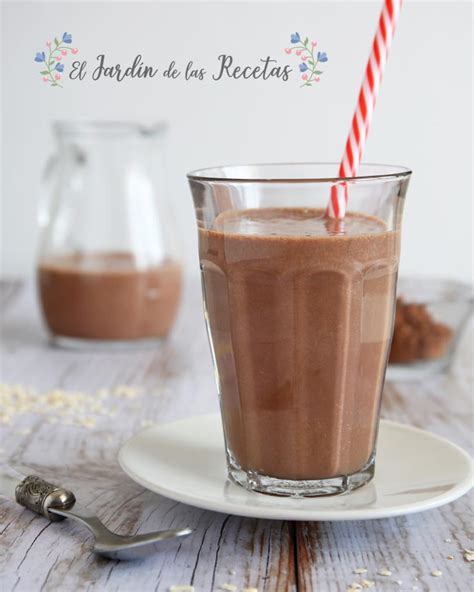 Proceso de preparación de un batido de chocolate saludable