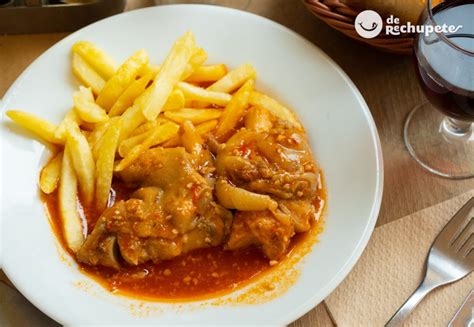 Plato servido de manitas de cerdo con patatas