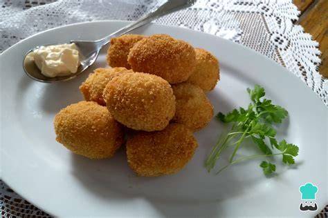 Croquetas de pollo caseras doradas