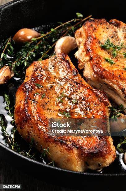Lomo de cerdo dorado en sartén