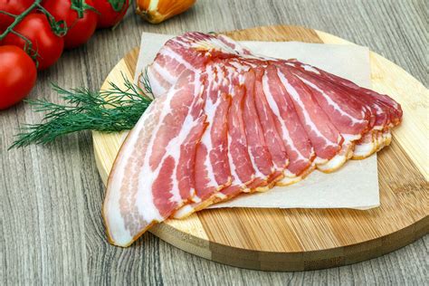 Bacon o panceta cocinándose con cebolla en Thermomix