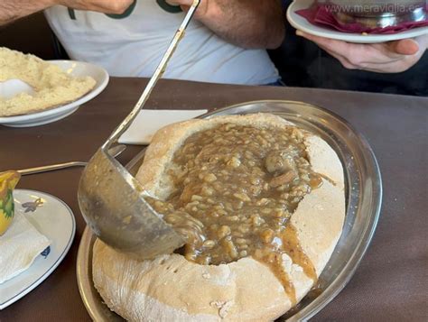 Pastores y trabajadores del campo preparando gazpacho de Castalla