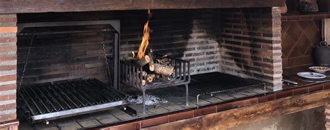 Esquema de las partes de una barbacoa y cómo encenderla