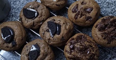 Variedad de cookies americanas con chocolate