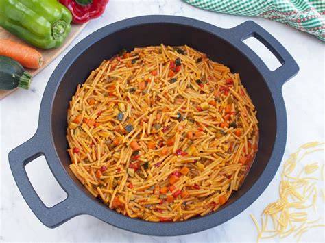 Plato finalizado de fideos de maní