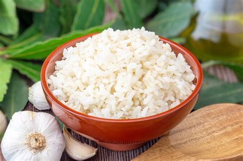 Arroz blanco cocido envasado para congelar