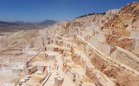 Cantera de mármol Crema Marfil en Alicante