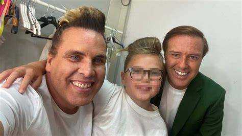 Enrique Jiménez Martínez con su marido Raúl y su hijo Nathan