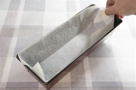Molde de bizcocho con papel de horno