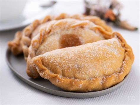 Pasteles de boniato recién horneados