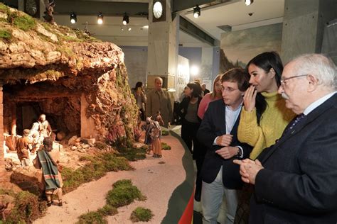 Maqueta del Belén del Ayuntamiento de Madrid con figuras detalladas