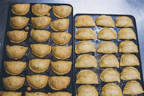 Surtido de pastissets y mamelletes de Tano