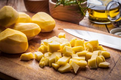Patatas cortadas en trozos irregulares