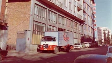 Antigua fábrica de Reglero en Zamora con un camión Pegaso Comet