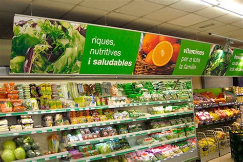 Variedad de productos Knorr en un supermercado
