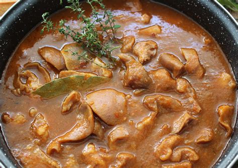 Morros de cerdo guisados con pimientos del piquillo