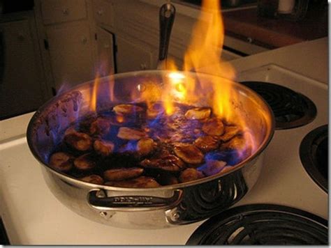 Proceso de flambeado del asado con brandy