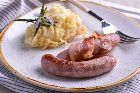 Salchichas con puré de patatas