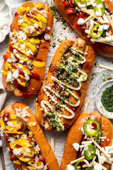 Hot dogs gourmet con cerveza