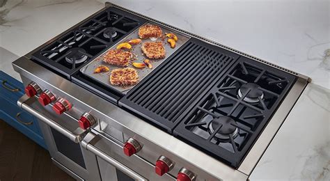 Cocina de gas con parrilla y fogones