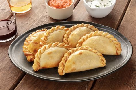 Variedad de empanadas con diferentes rellenos