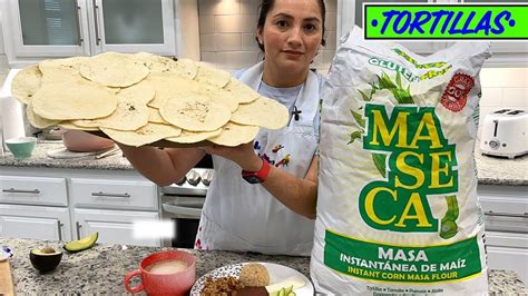 Prensado de masa de maseca con prensa de tortillas