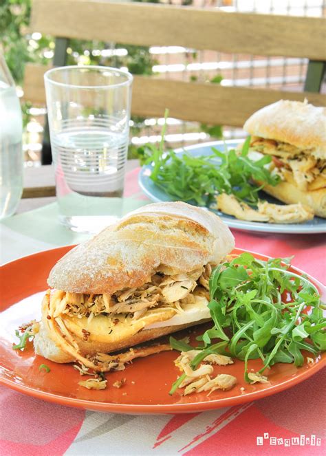 Bocadillo de pollo con manzana asada y queso brie a la barbacoa