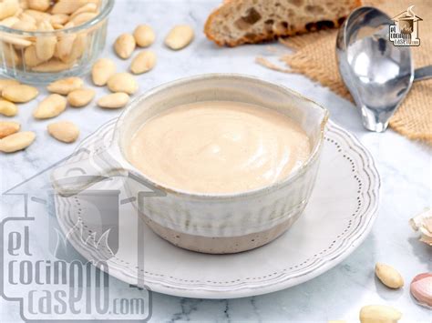 Proceso de triturado de almendras para la salsa